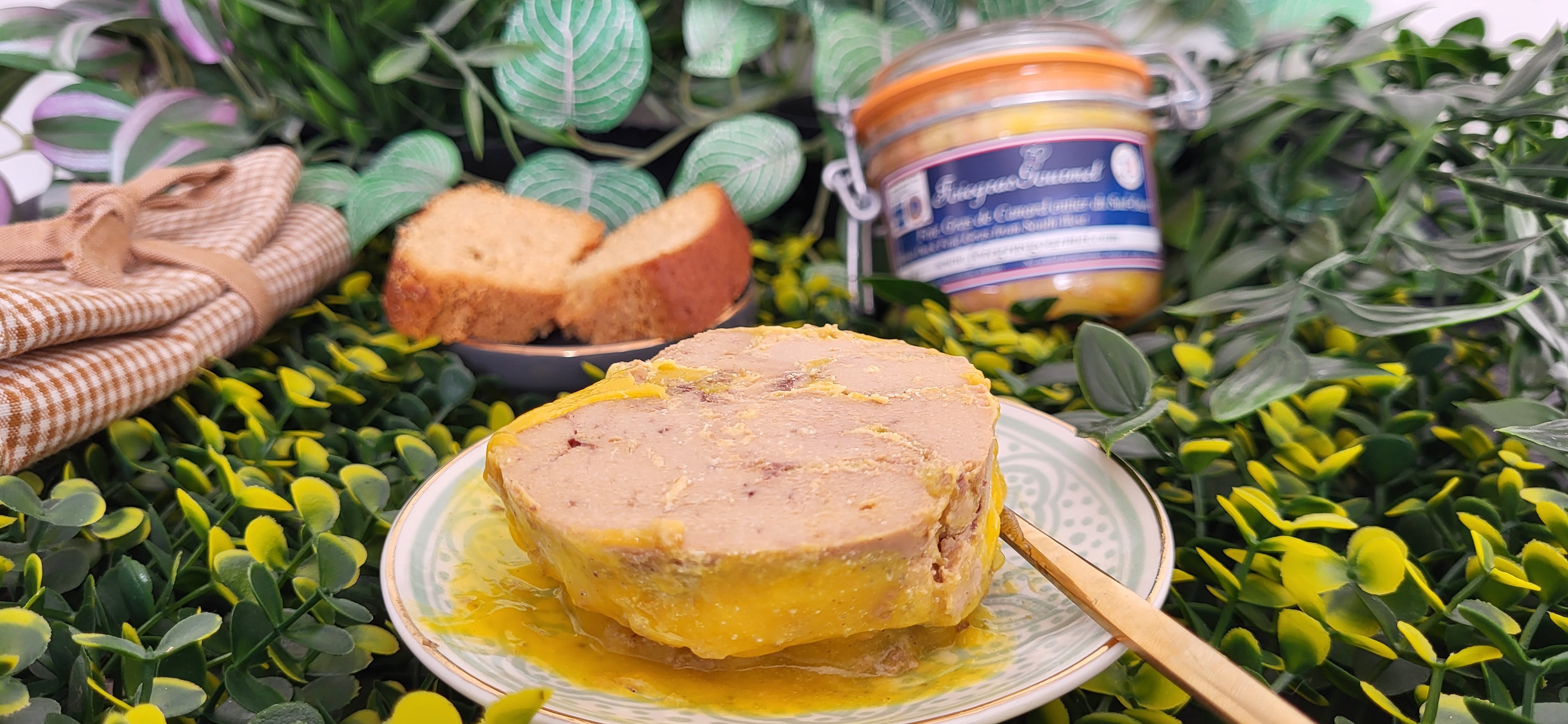 Canned foie gras is the quickest way to enjoy this delight; just remove the foie gras from its jar, slice it, and place it on toasted or fresh bread.