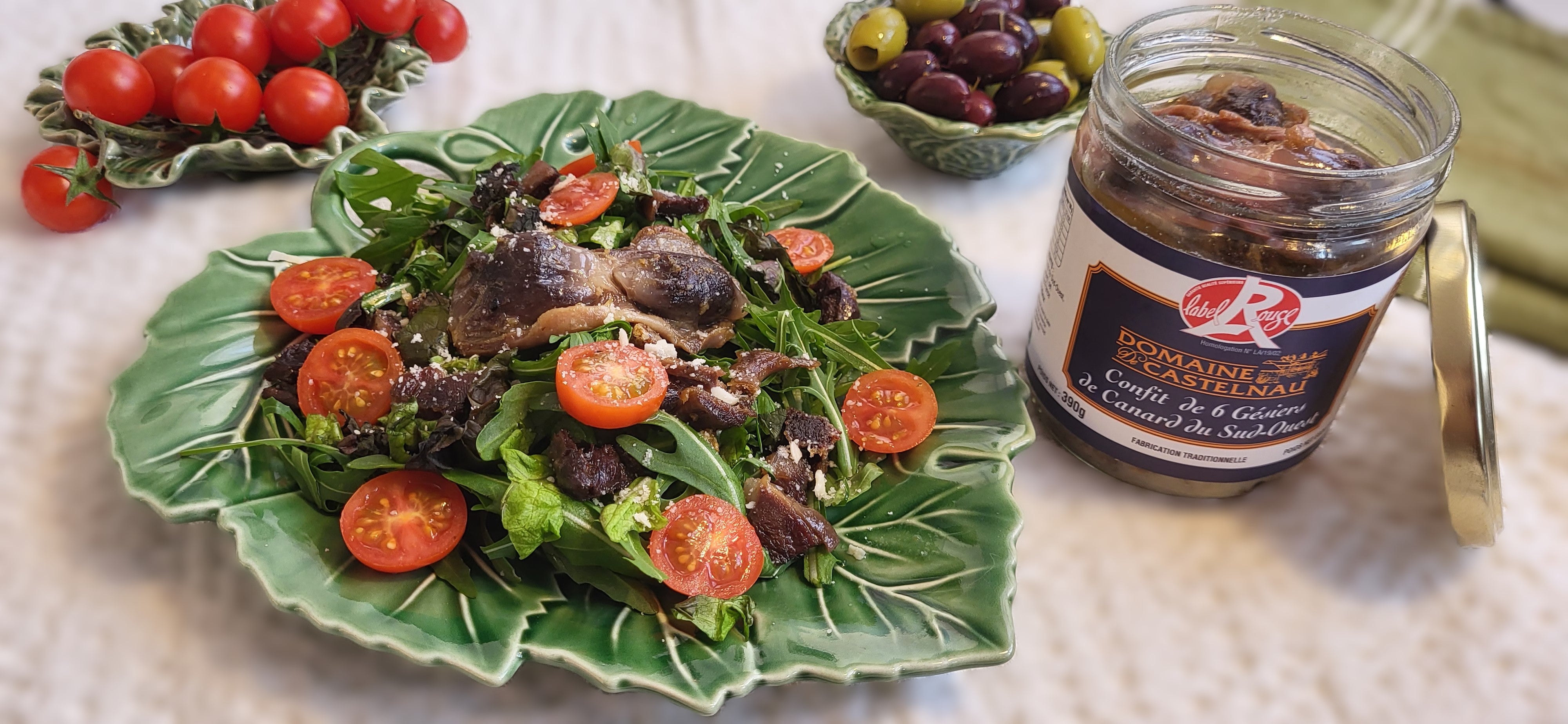 Fresh salad topped with Label Rouge confit duck gizzards, crispy and flavorful.